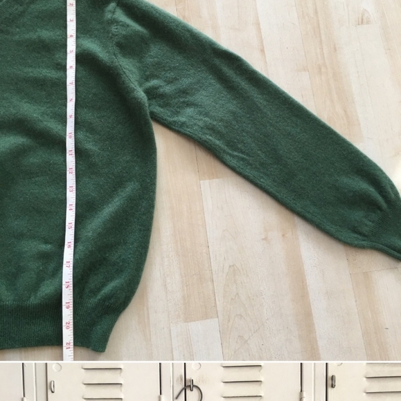 100% cashmere Unlisted Kenneth Cole V-neck sweater - Picture 2 of 5